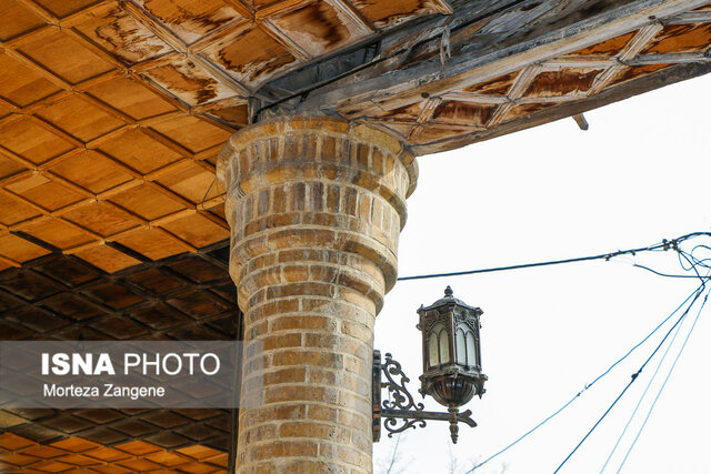 (تصاویر) بار تاریخ جلفای اصفهان روی یک تیر چوبی!