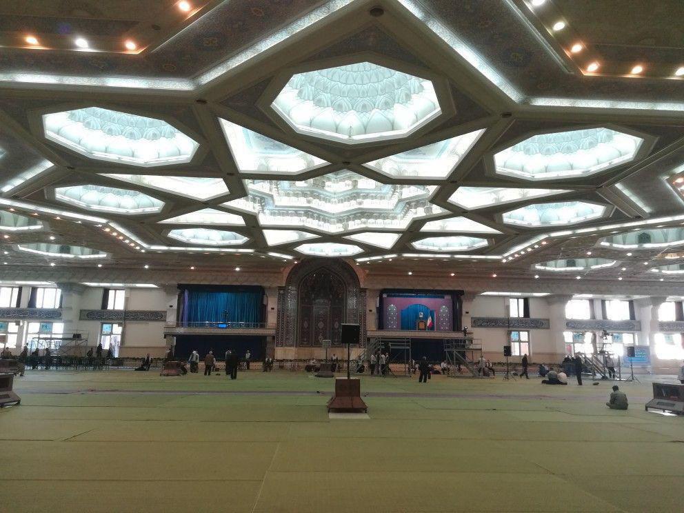 (تصویر) حذف نرده‌های جداکننده مردم و مسئولان در نمازجمعه تهران