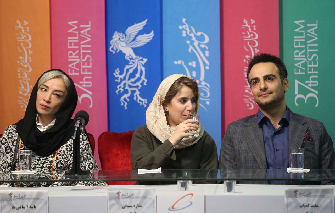 (تصاویر) سکنات خاص خانم بازیگر در اکران (تصاویر) سکنات خاص خانم بازیگر در اکران