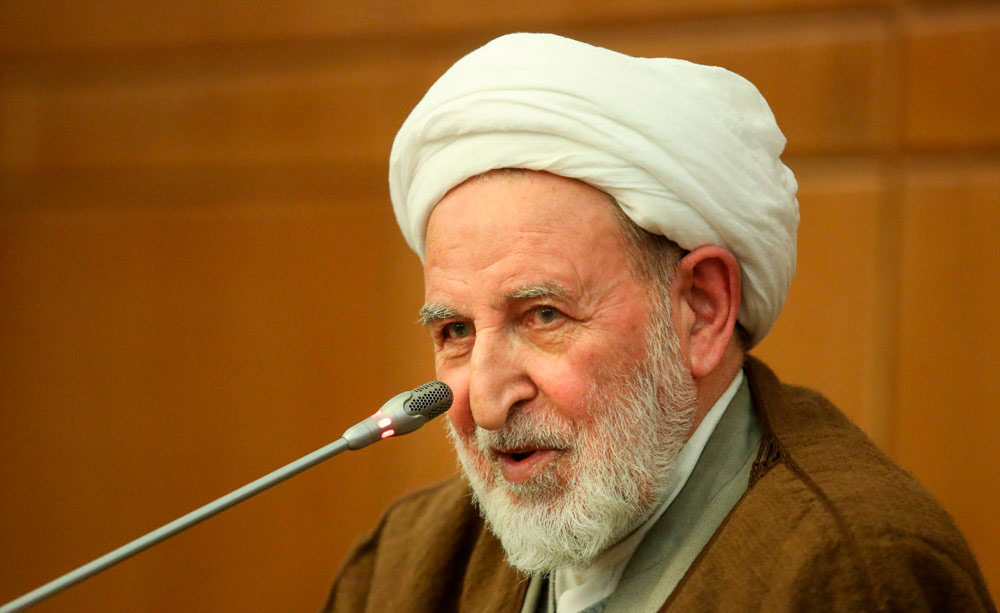 انتقاد تند آیت‌الله یزدی از روحانی و وزیر ارشاد: به اندازه علمتان و فهمتان بگوید/ باید از خانواده شهداء خجالت کشید
