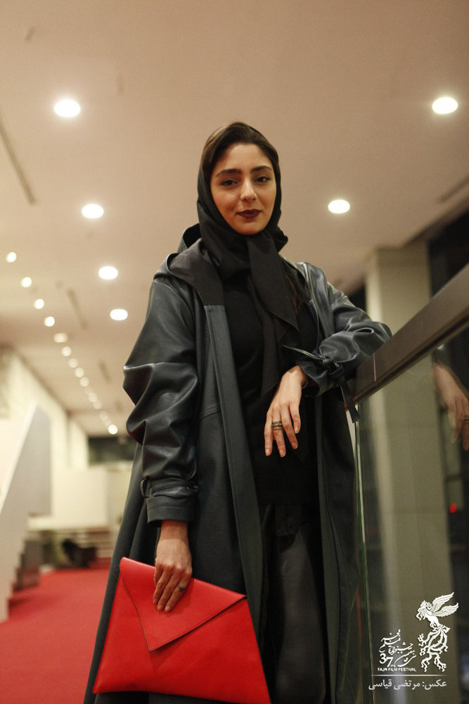 (تصاویر) بهنوش طباطبایی و هستی مهدوی‌فر در پردیس چارسو