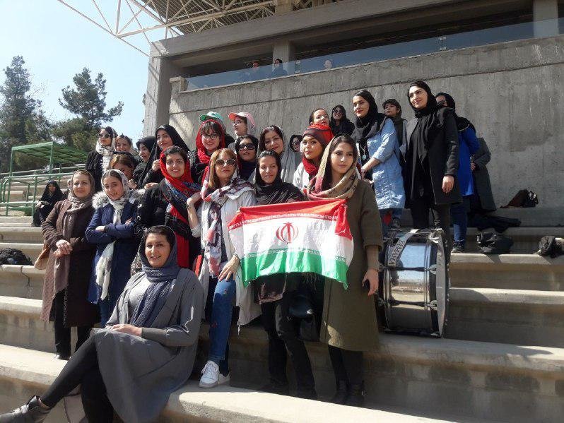 عکس یادگاری مهناز افشار با زنان ملی پوش فوتبال