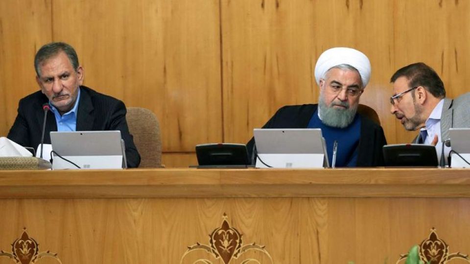 ناگفتههایی از دفتر روحانی؛ ساعتکار، کارتابل، جهانگیری و داماد عاطفی! ناگفتههایی از دفتر روحانی؛ ساعتکار، کارتابل، جهانگیری و داماد عاطفی!