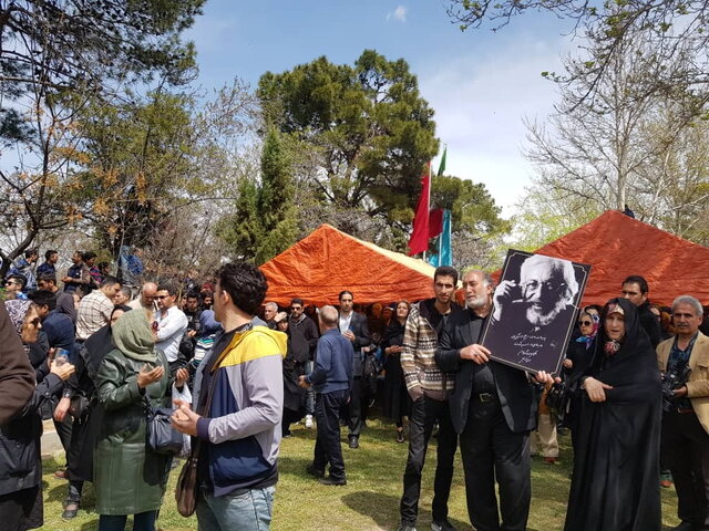 متن و حاشیه مراسم تشییع جمشید مشایخی