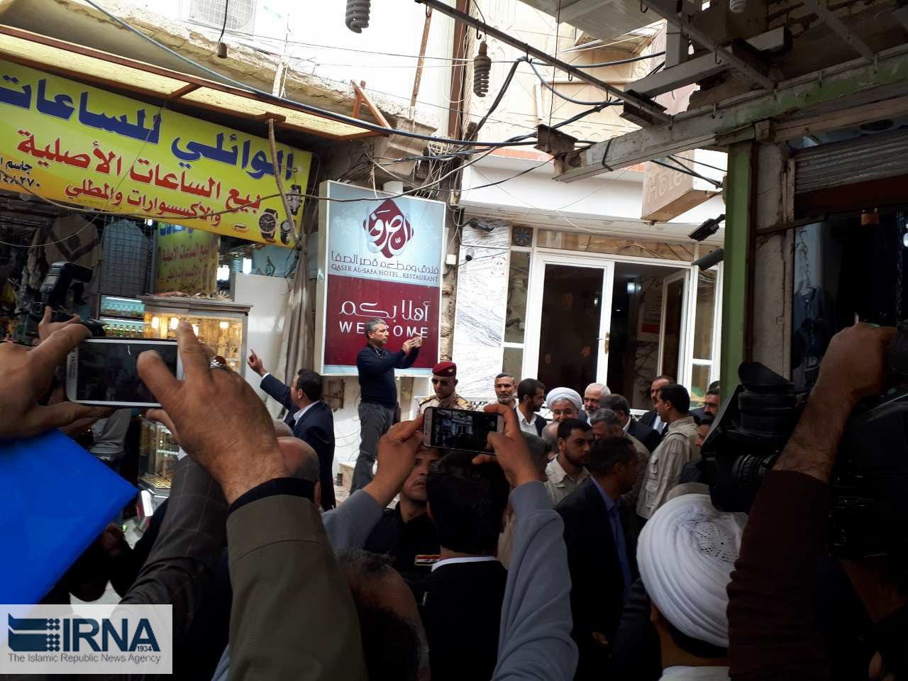 (تصاویر) لحظه خروج روحانی از بیت آیت‌الله سیستانی