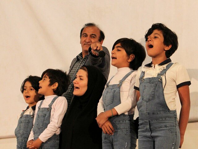 شبنم مقدمی در میان دانشآموزان مناطق محروم شبنم مقدمی در میان دانشآموزان مناطق محروم