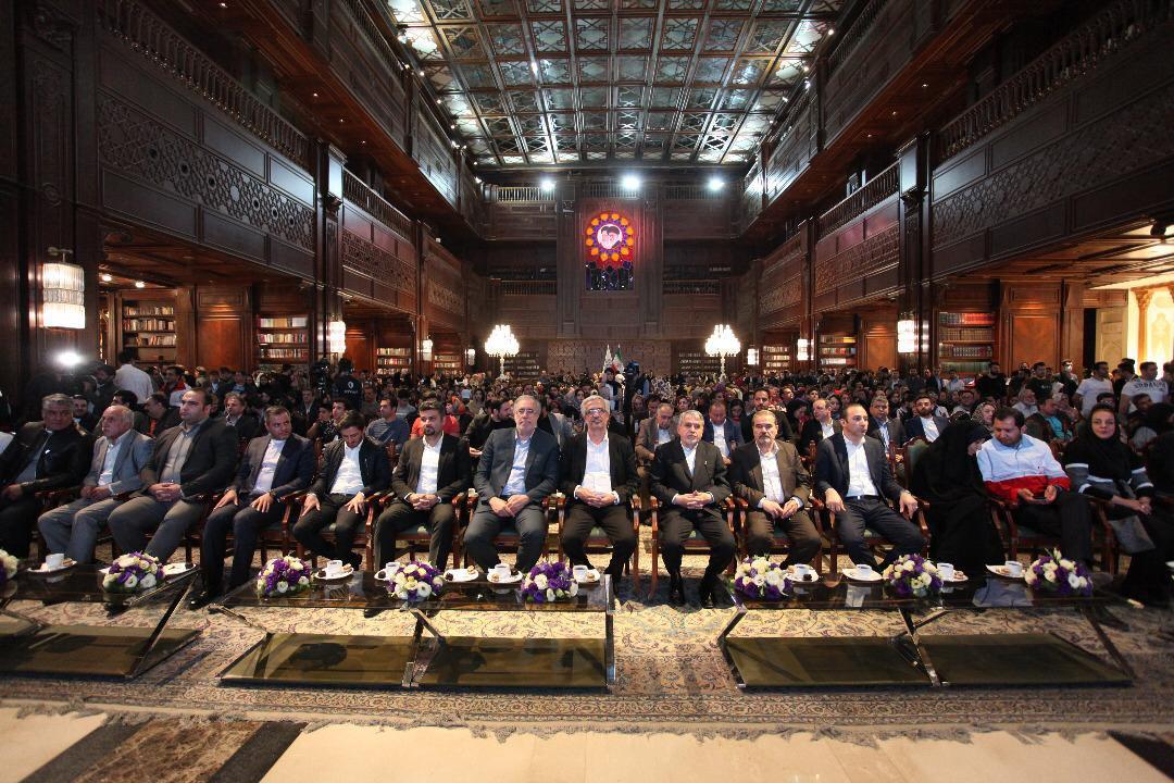 جمع آوری کمک مردمی در گردهمایی اکران 