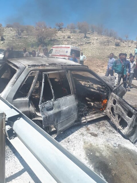 ( عکس) راننده پراید در خودرو سوخت