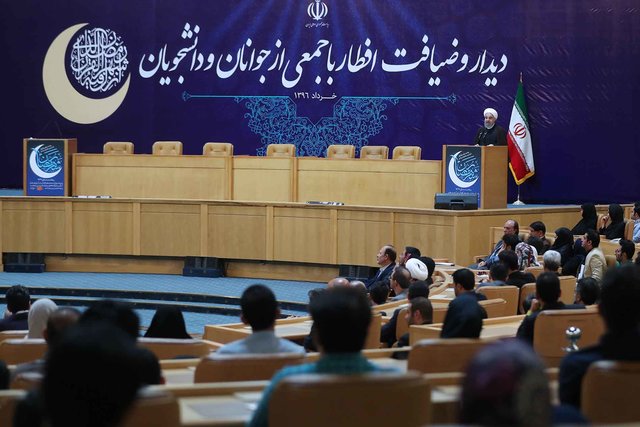روحانی:هر جا نسل جوان حضور یافت، از تنگناها عبور کردیم روحانی:هر جا نسل جوان حضور یافت، از تنگناها عبور کردیم