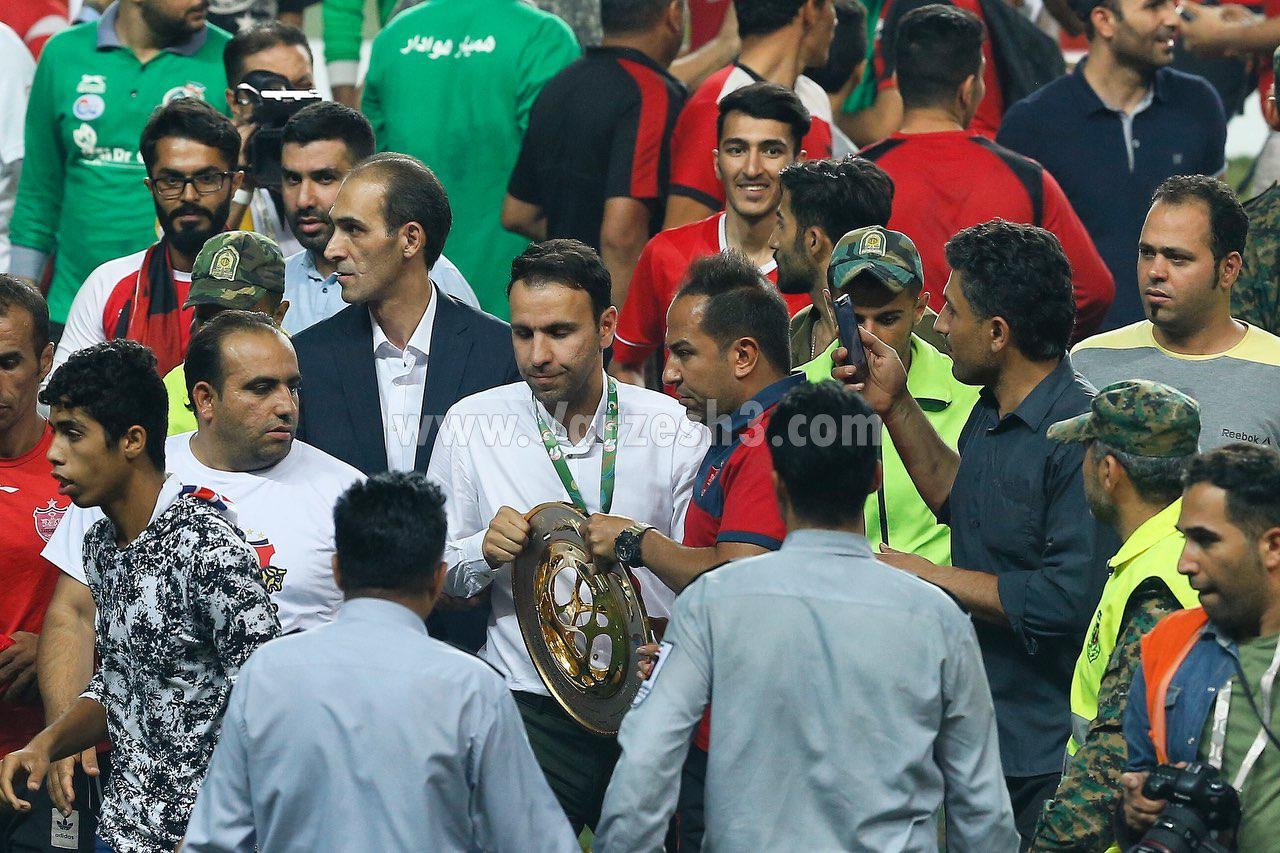 (تصاویر) جام را از دست محسن خلیلی زدند!