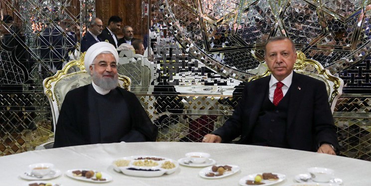 (تصویر) دیدار روحانی و اردوغان در حاشیه اجلاس سیکا