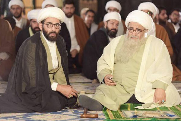 (عکس) حمید گودرزی در لباس روحانیت (عکس) حمید گودرزی در لباس روحانیت