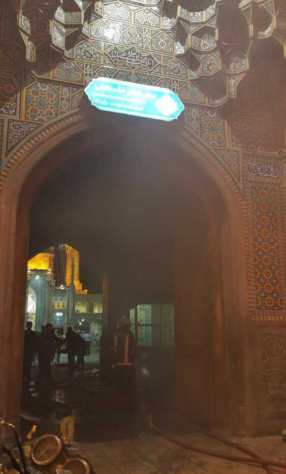 (تصاویر) مهار آتش سوزی در صحن حرم حضرت معصومه (س) (تصاویر) مهار آتش سوزی در صحن حرم حضرت معصومه (س)