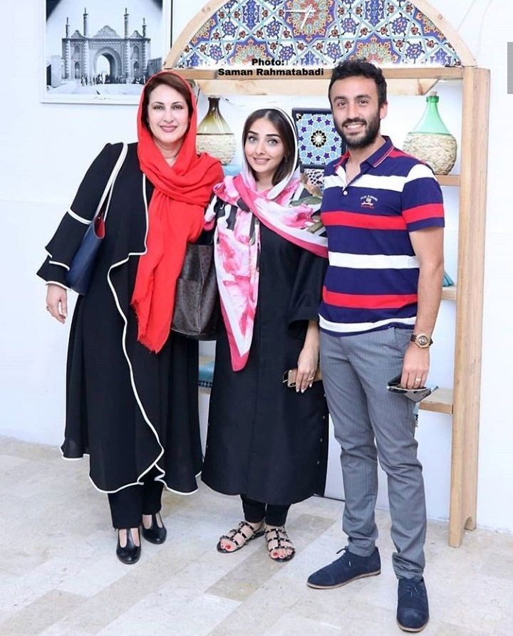 (عکس) تصویری خاص از فاطمه گودرزی، پسر و عروسش (عکس) تصویری خاص از فاطمه گودرزی، پسر و عروسش