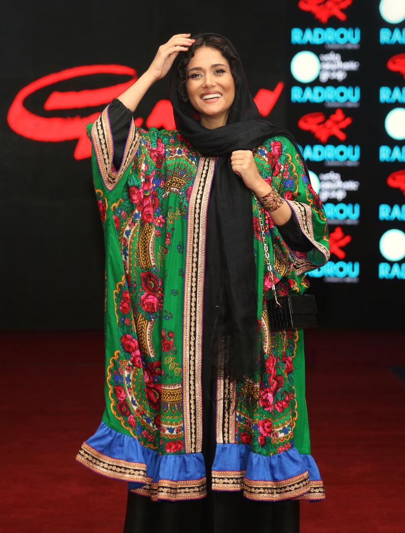 (تصاویر) پریناز ایزدیار و نوید محمدزاده در اکران «سرخپوست» (تصاویر) پریناز ایزدیار و نوید محمدزاده در اکران «سرخپوست»