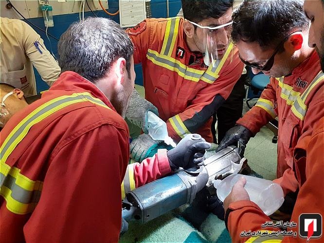 (تصاویر+۱۶) انگشتان دست کارگر ۱۶ ساله در چرخگوشت صنعتی (تصاویر+۱۶) انگشتان دست کارگر ۱۶ ساله در چرخگوشت صنعتی