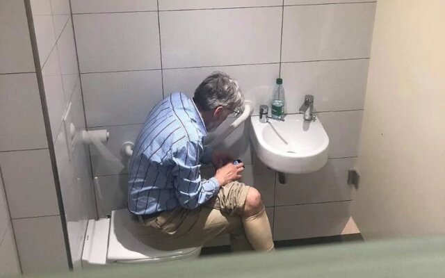 تصویر لو رفته از تقلب یک استادبزرگ شطرنج در توالت!
