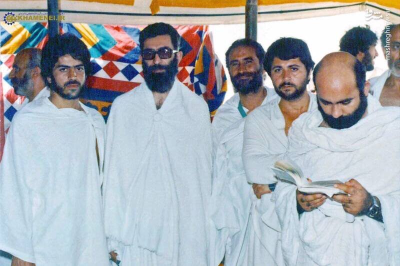 (عکس) تصویری از رهبر انقلاب در لباس احرام (عکس) تصویری از رهبر انقلاب در لباس احرام