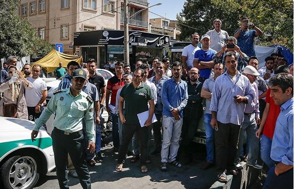 (عکس و فیلم) از فحاشی در اینستاگرام تا شمشیرکِشی در مهرآباد (عکس و فیلم) از فحاشی در اینستاگرام تا شمشیرکِشی در مهرآباد