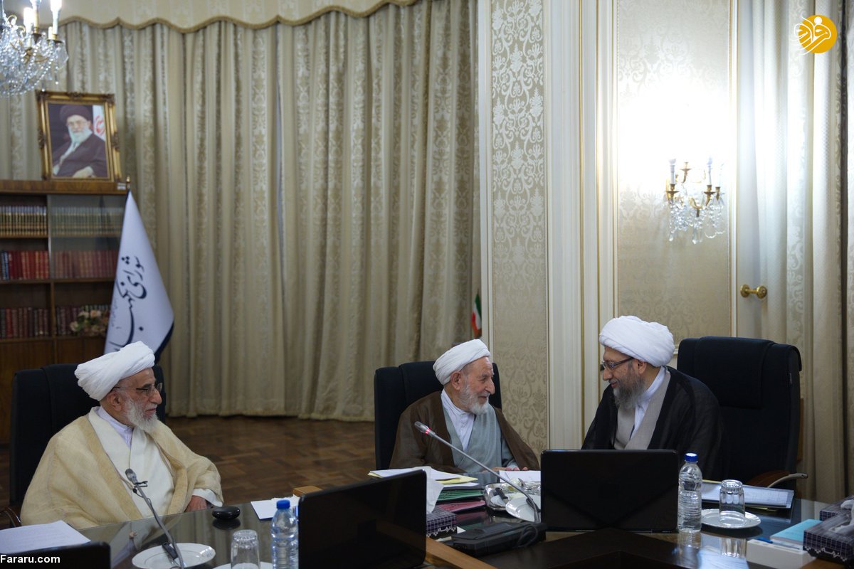 (تصویر) برخورد آیت‌الله یزدی و آملی در جلسه امروز شورای نگهبان