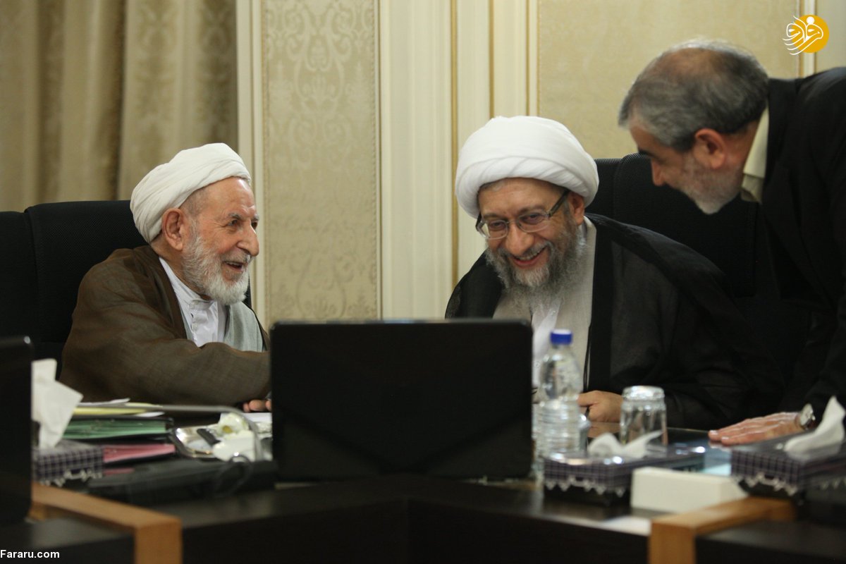 (تصویر) برخورد آیت‌الله یزدی و آملی در جلسه امروز شورای نگهبان