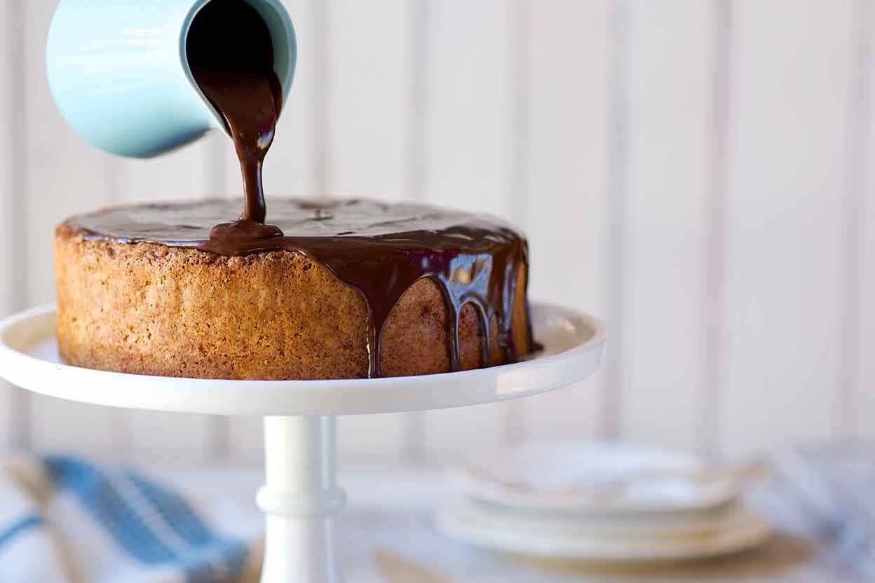 طرز تهیه کیک شکلاتی با گاناش طرز تهیه کیک شکلاتی با گاناش