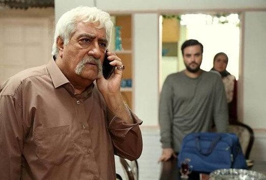 انتقاد از بازی کنترل‌نشده داریوش ارجمند در «ستایش»