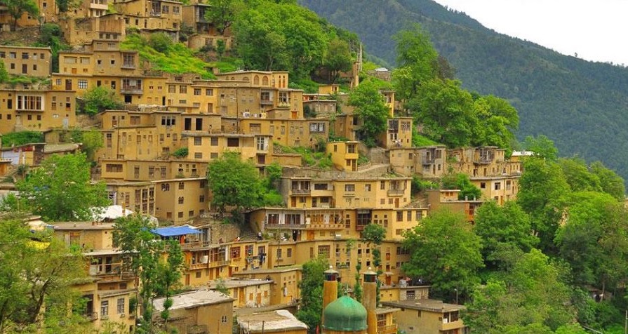 سفر به فومن؛ شهر تاریخی قلعه، پله، مجسمه و کلوچه