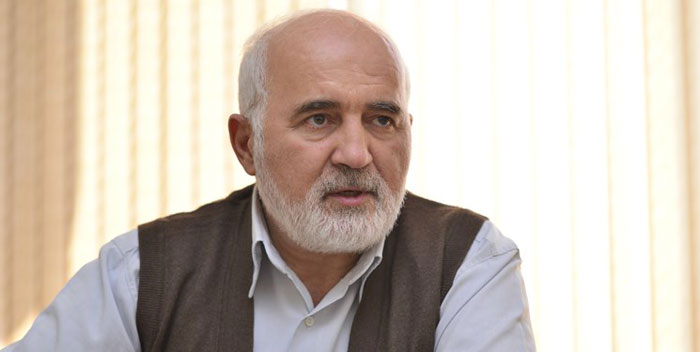 دولت برای کاهش اثر افزایش قیمت بنزین بر مردم چه اقداماتی انجام دهد؟ دولت برای کاهش اثر افزایش قیمت بنزین بر مردم چه اقداماتی انجام دهد؟