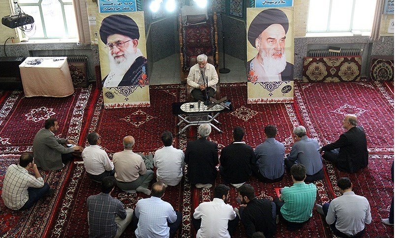 (عکس) تصویری جالب از سخنرانی سعید جلیلی برای صندلیهای خالی! (عکس) تصویری جالب از سخنرانی سعید جلیلی برای صندلیهای خالی!