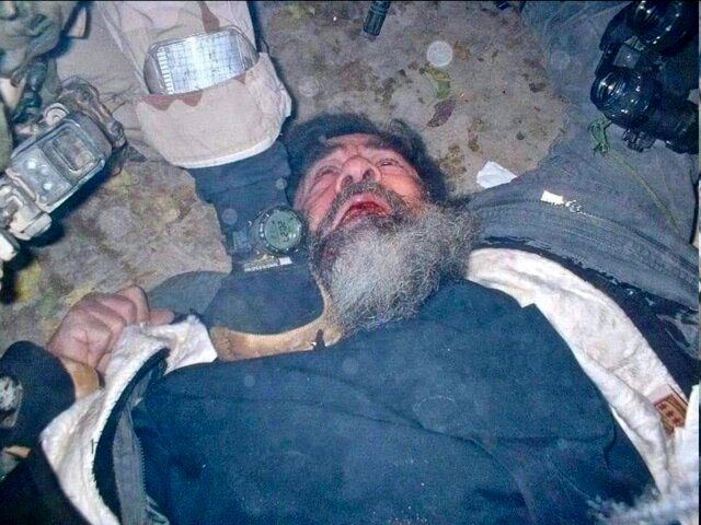 (عکس) تصویری دیده نشده از لحظه دستگیری صدام (عکس) تصویری دیده نشده از لحظه دستگیری صدام