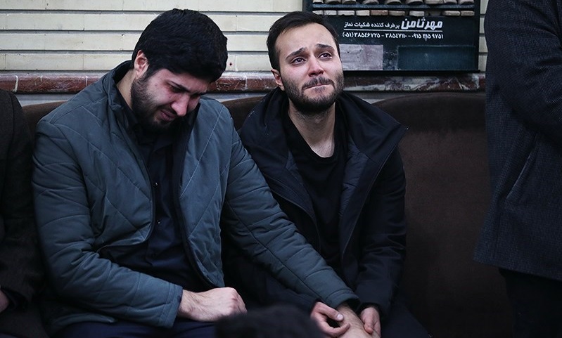 (تصاویر) اشک‌های فرزند سردار قاسم سلیمانی