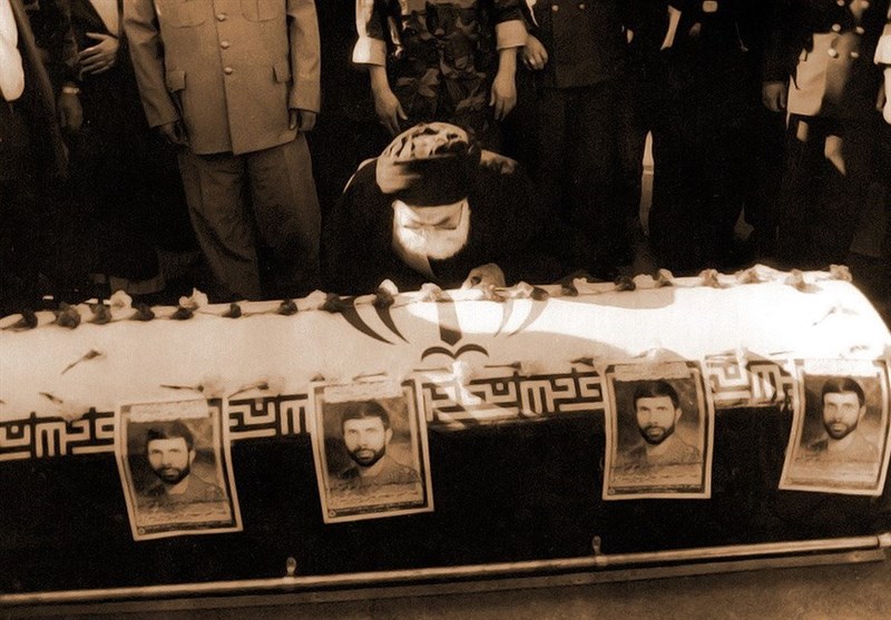 (تصاویر) رهبر انقلاب تاکنون بر سر پیکر کدام‌یک از سرداران شهید حاضر شدند