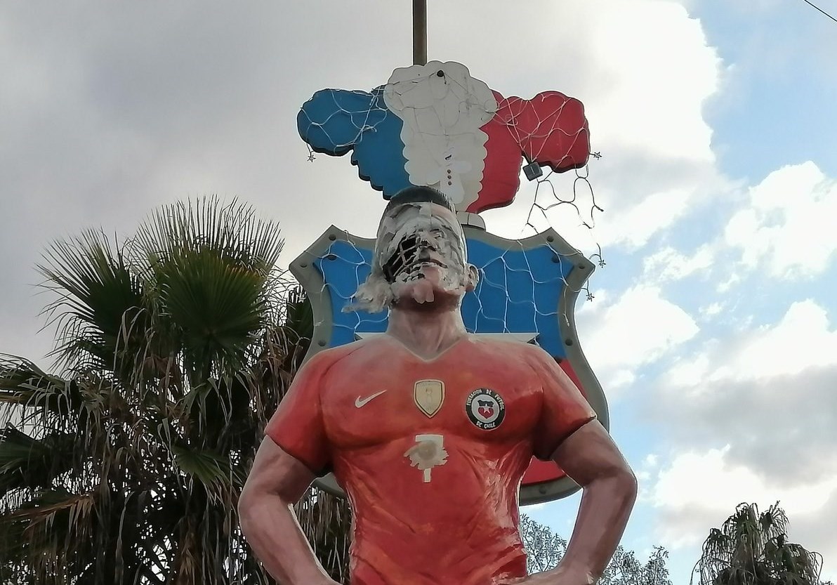 (تصویر) مجسمه سانچس خراب شد!