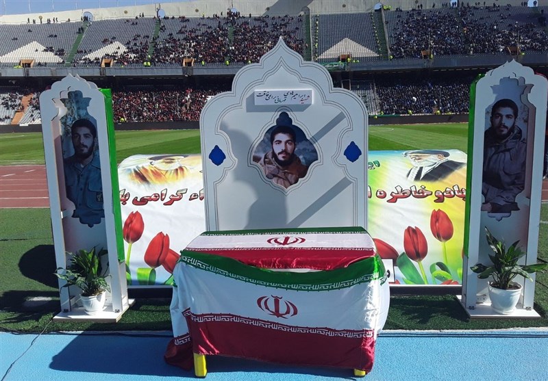 (عکس، فیلم، حاشیه) دربی را با فرارو دنبال کنید