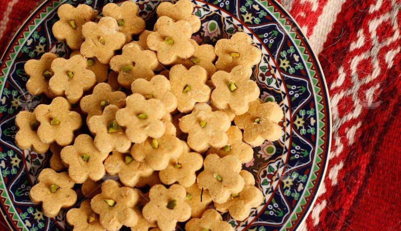طرز تهیه شیرینی نخودچی خانگی مخصوص عید نوروز طرز تهیه شیرینی نخودچی خانگی مخصوص عید نوروز