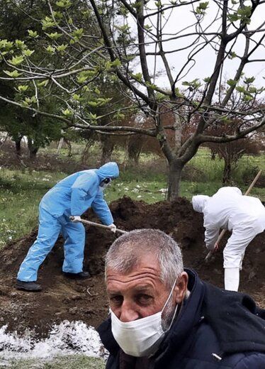 (عکس) قبر یک فوت شده بر اثر کرونا از فاصله نزدیک