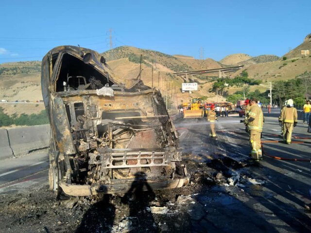 (تصاویر) جزئیات حادثه واژگونی تانکر حامل سوخت در جاجرود
