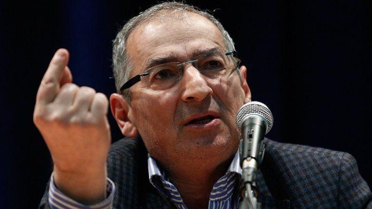 صادق زیباکلام: احمدی نژاد ۱۰۰ برای ۱۴۰۰ میآید/ تندروها برای تائید صلاحیت او شورای نگهبان را تحت فشار میگذرانند صادق زیباکلام: احمدی نژاد ۱۰۰ برای ۱۴۰۰ میآید/ تندروها برای تائید صلاحیت او شورای نگهبان را تحت فشار میگذرانند