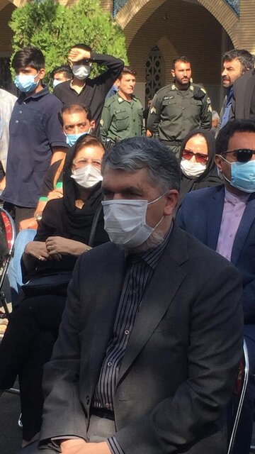 (تصاویر) متن و حاشیه مراسم تشییع و خاکسپاری محمد علی کشاورز؛ چه کسانی برای وداع با استاد کشاور آمدند؟