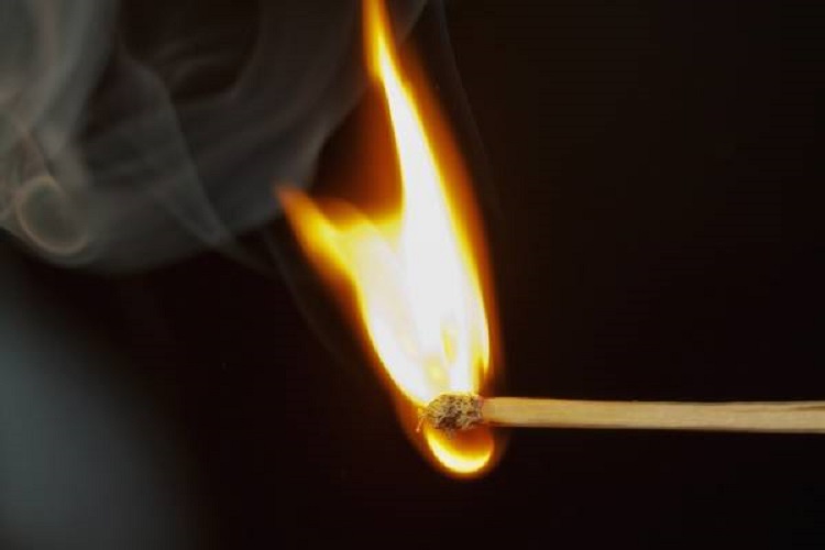 چگونه می‌توان عسل طبیعی را تشخیص داد؟