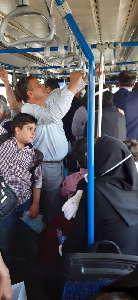 (عکس) تصویری عجیب از اتوبوس‌های فرودگاه در شرایط کرونا!