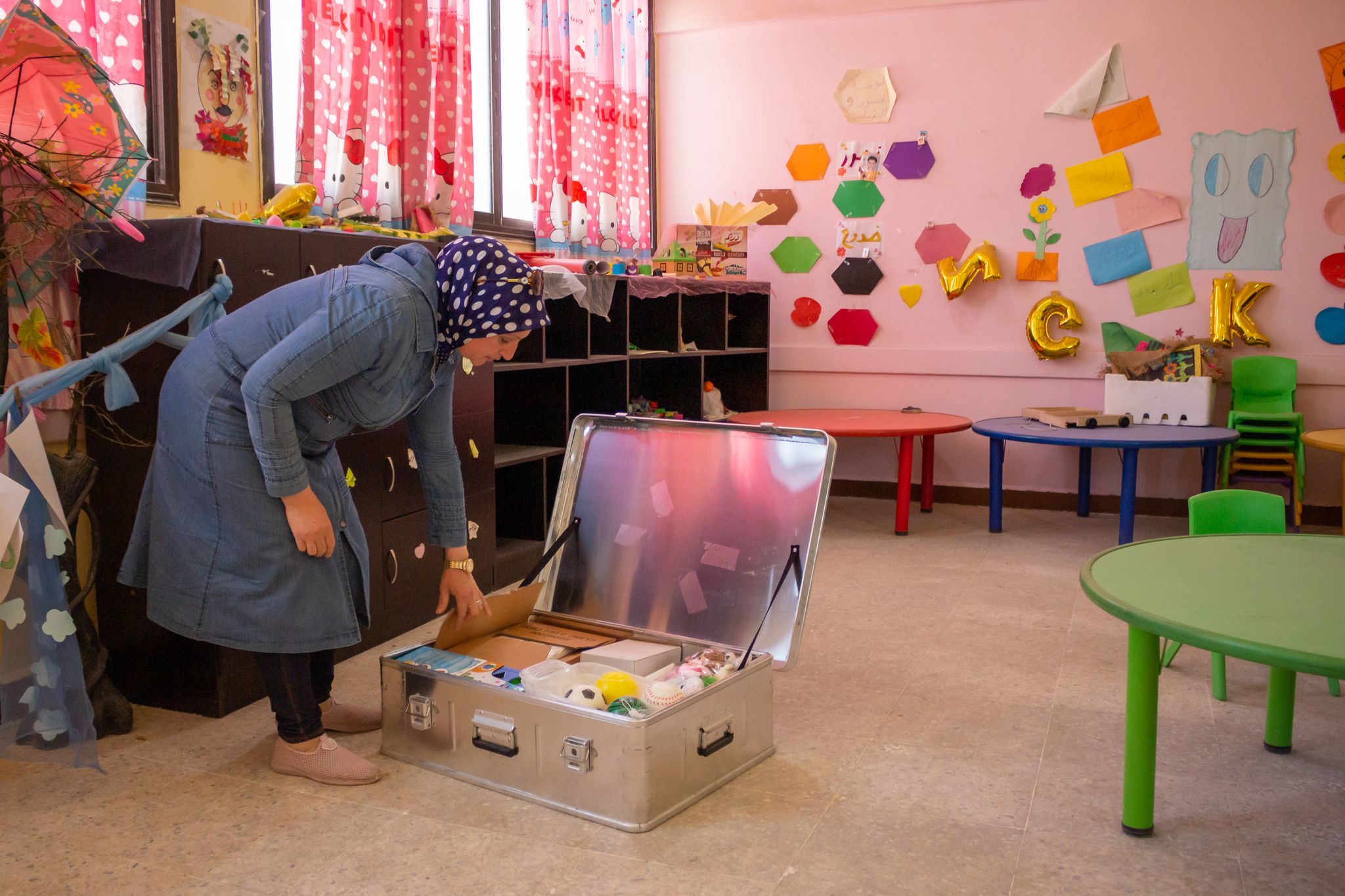 (عکس) کمک های آموزشی لیونل مسی به بچه های سوریه