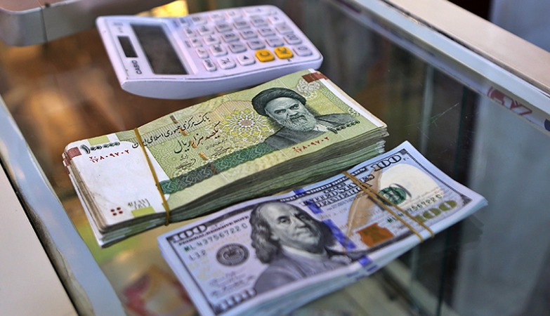 نرخ ارز، دلار، سکه، طلا و یورو در بازار امروز جمعه ۲۴ مرداد ۹۹؛ ادامه روند نزولی دلار در بازار‌های جهانی