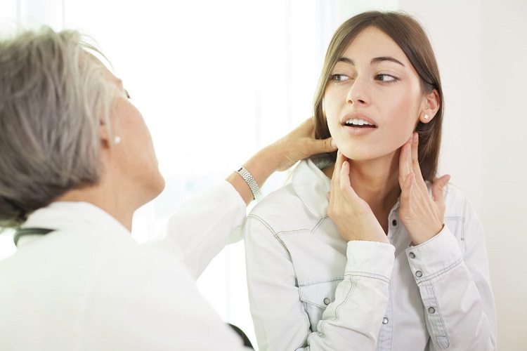 برای غدد لنفاوی متورم چه زمان به پزشک مراجعه کنیم؟ غدد لنفاوی چیست و چرا متورم میشود؟