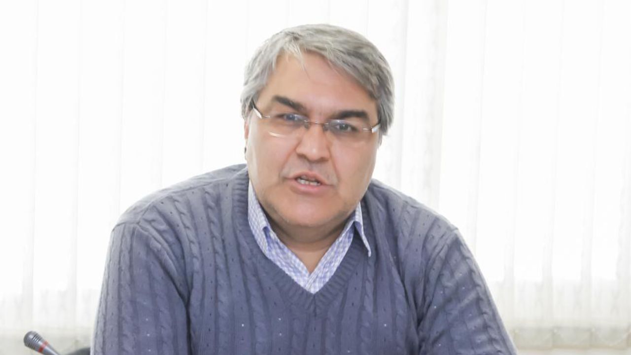 انتقادات خودرویی روحانی؛چرا رئیس جمهوری از بازاری که خود متولی آن است، انتقاد می کنذ؟ انتقادات خودرویی روحانی؛چرا رئیس جمهوری از بازاری که خود متولی آن است، انتقاد می کنذ؟