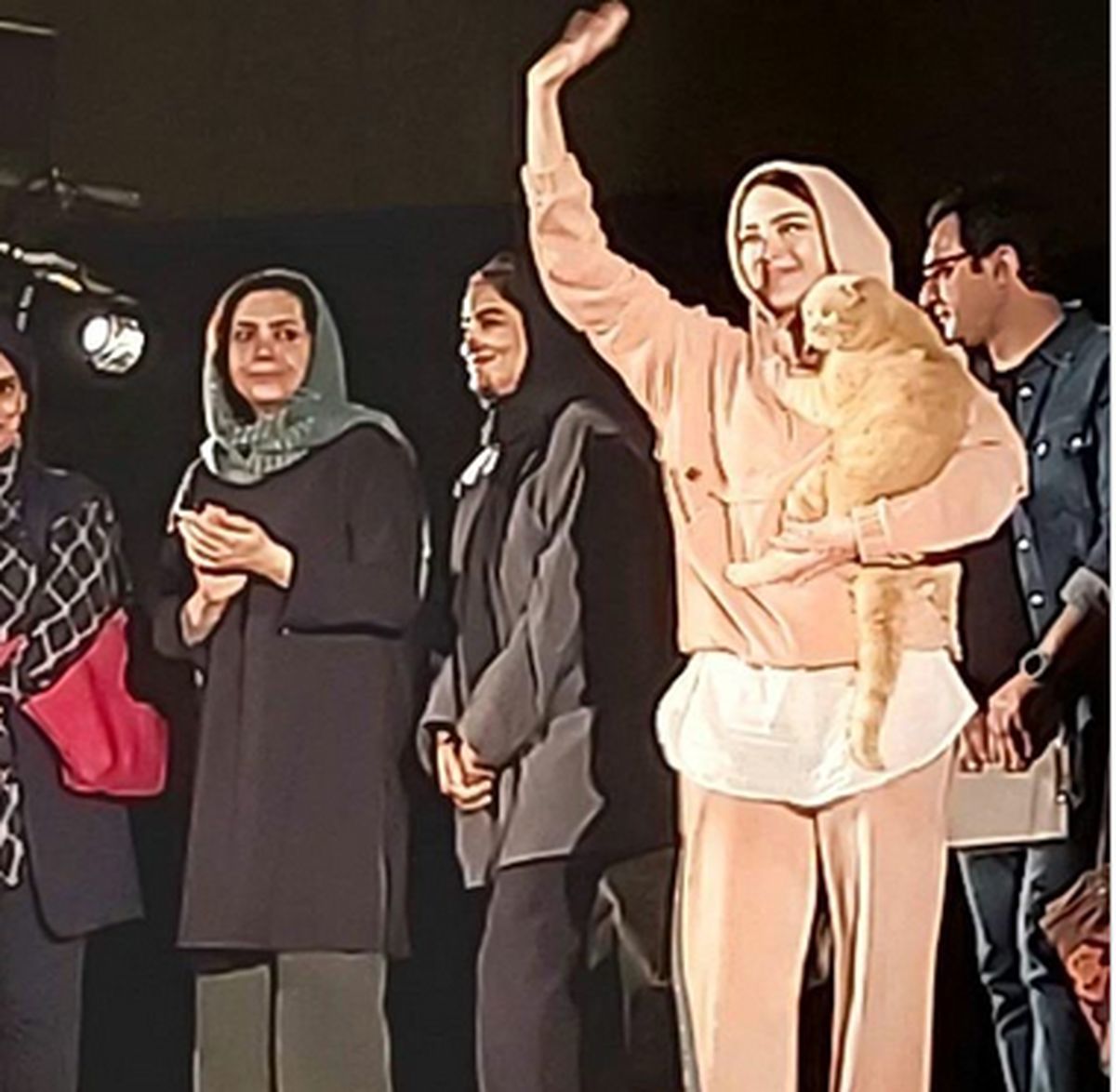 بهنوش طباطبایی و گربه‌اش توقیف شدند!