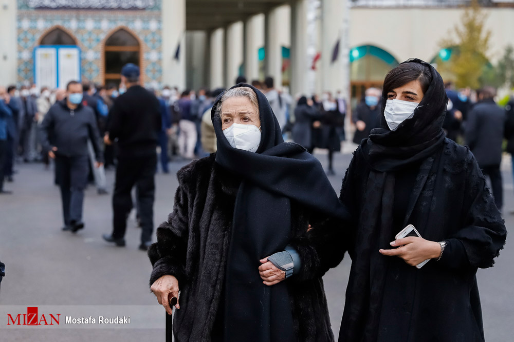(تصاویر) همسر و فرزندان محمدرضا شجریان در مراسم وداع با پیکر استاد
