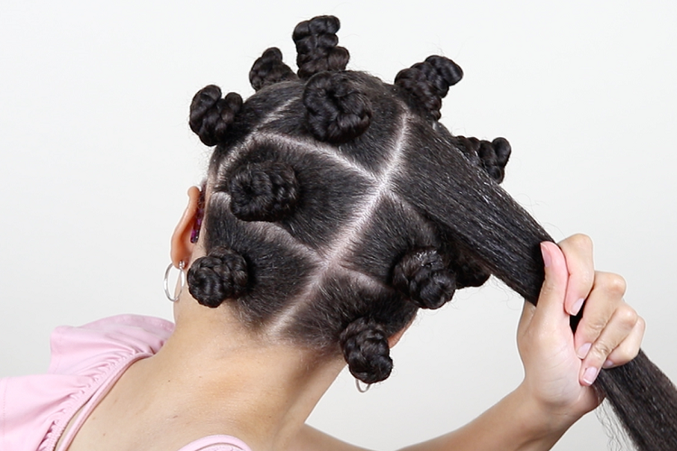 ۹ روش خانگی و ساده برای فر کردن مو