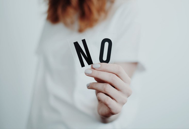 چرا نمیتوانیم «نه» بگوییم؟ مهارت «نه گفتن» و راههای تقویت آن